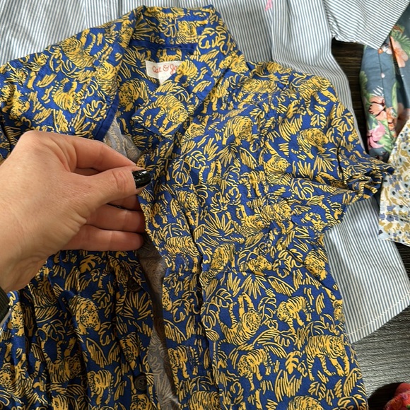 Cat and jack 2T boys flower print shirts - Picture 4 of 11